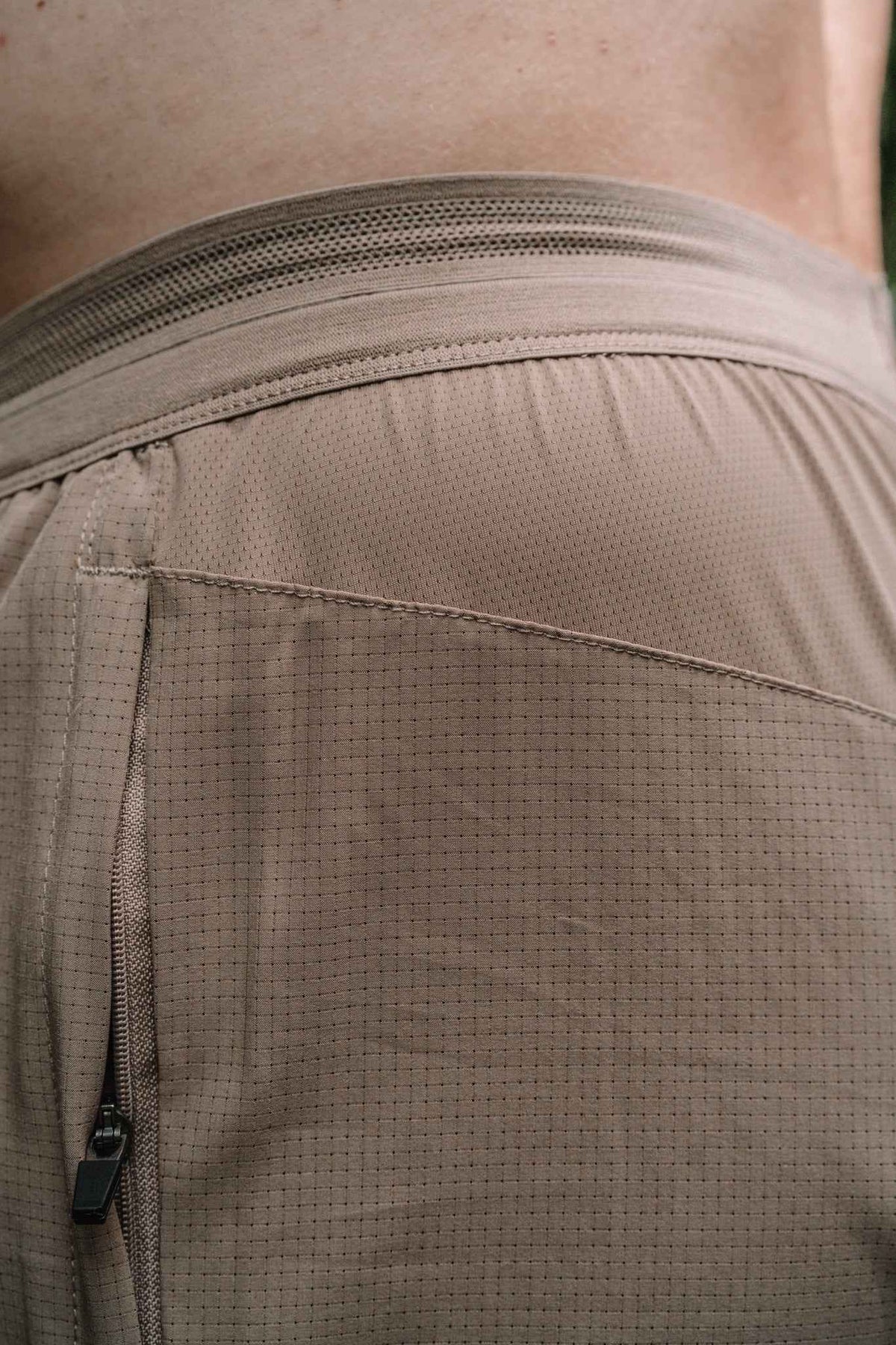 MEN’S | HYBRIFLEX SHORT: TAN