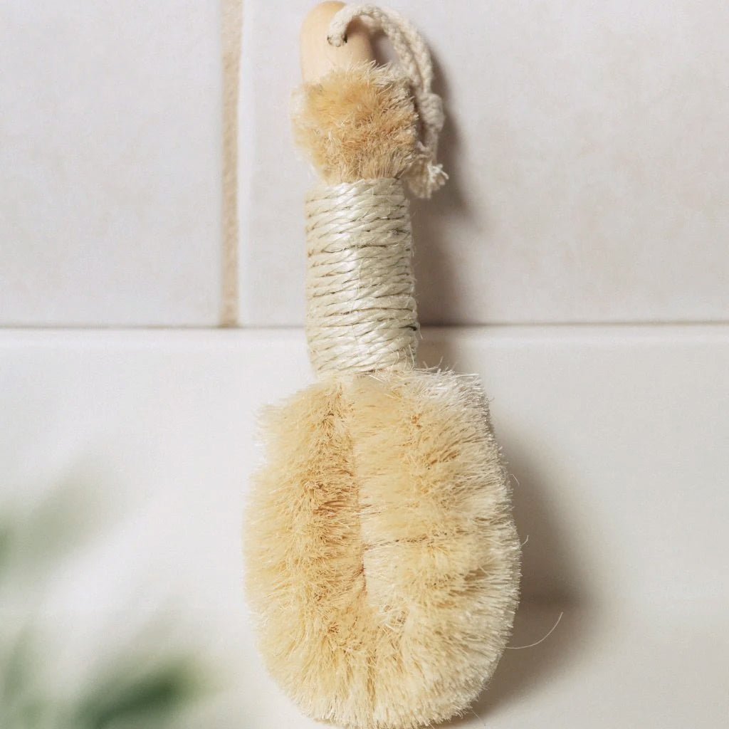 Sisal dry brush with bamboo handle